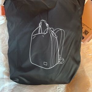 Lululemon convertible backpack tote new in pouch never taken out NWT Favorite